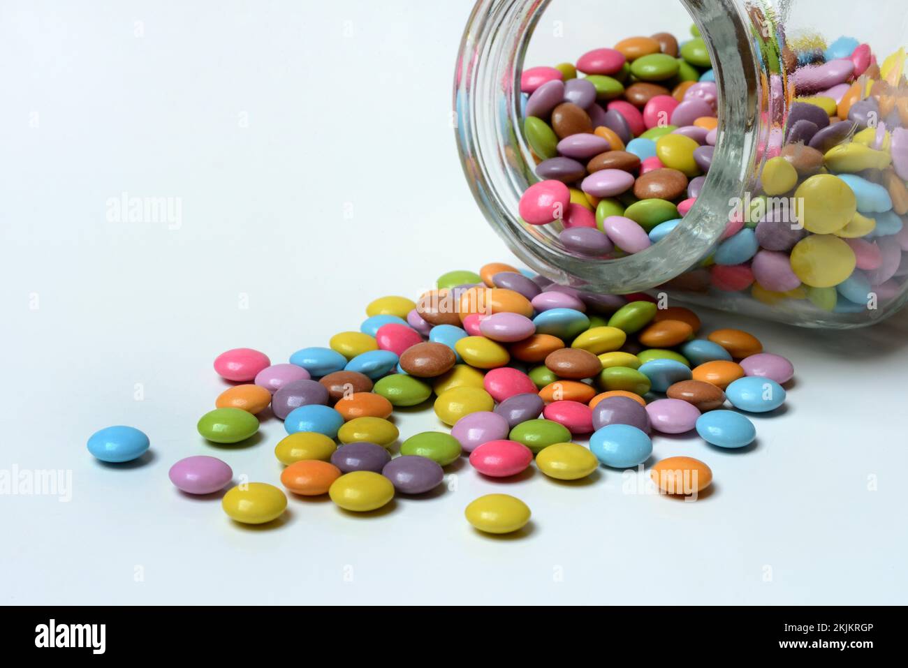 Lenticchie di cioccolato con contenitore in vetro, Smarties Foto Stock