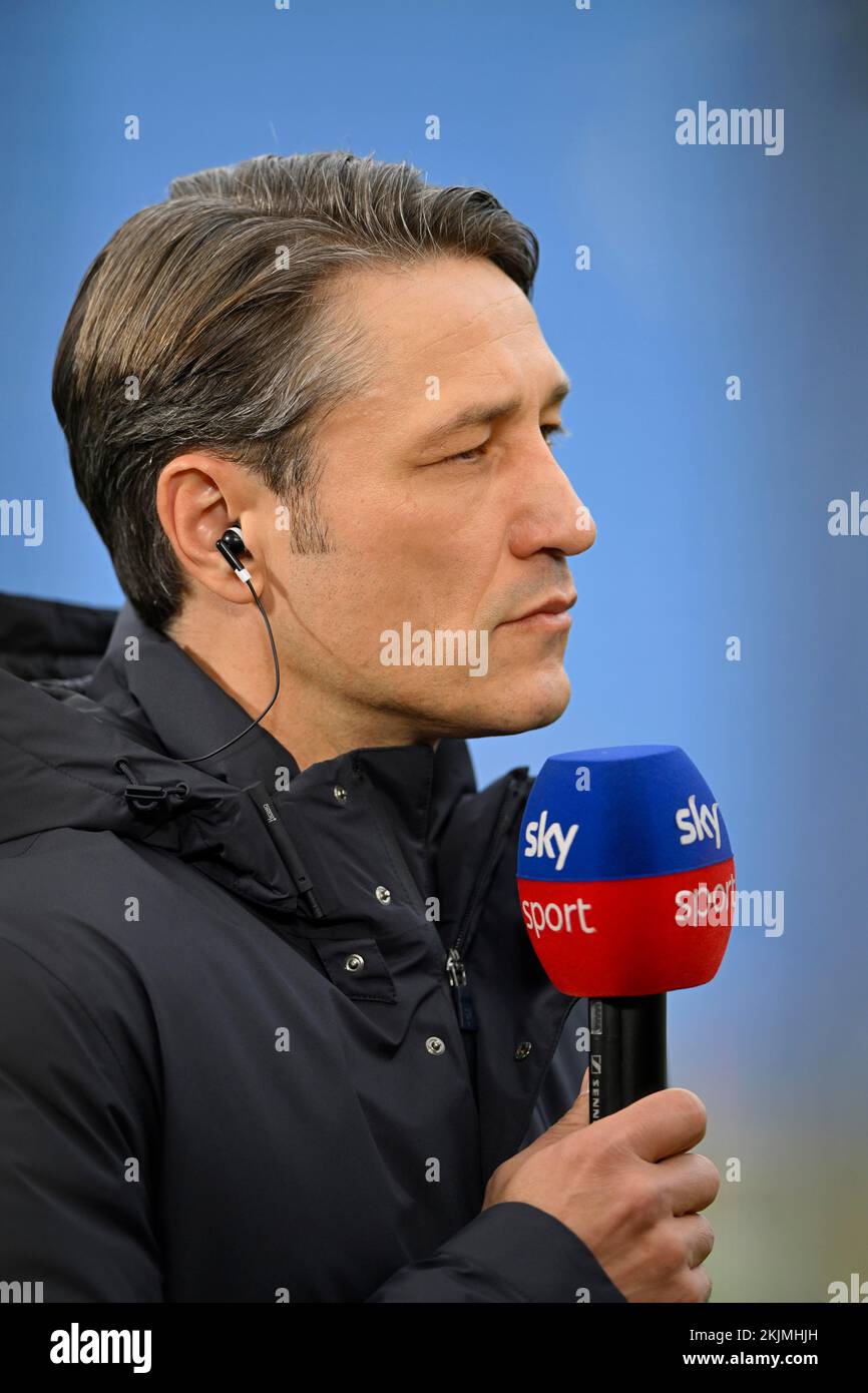 Allenatore Niko Kovac VfL Wolfsburg in intervista Microphone Logo SKY, PreZero Arena, Sinsheim, Baden-Württemberg, Germania, Europa Foto Stock