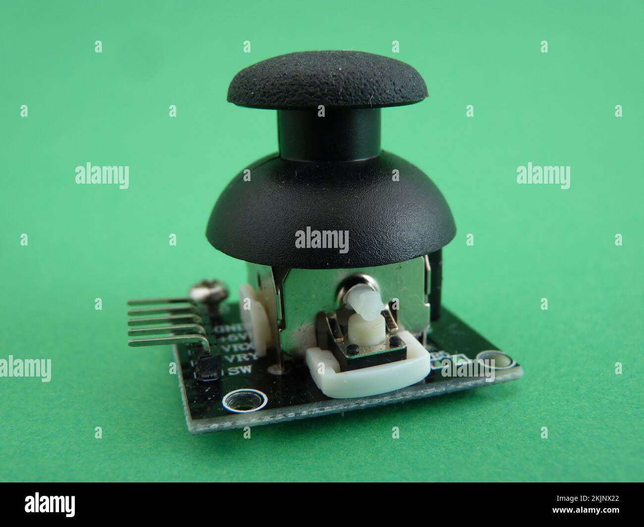 Schermo e modulo per costruire progetti elettronici su sfondo verde Foto Stock