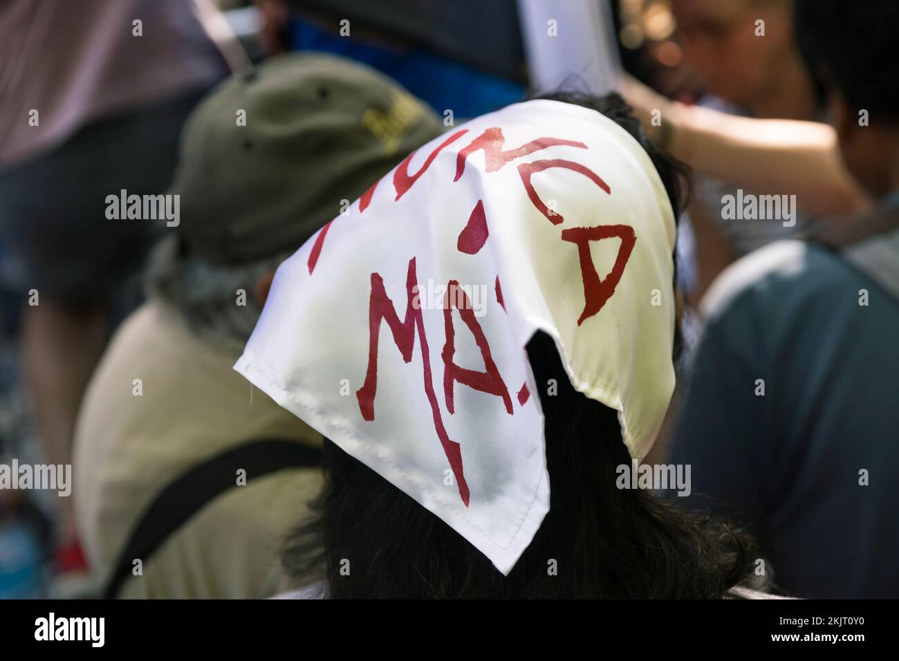 Buenos Aires, Argentina. 24th Nov 2022. Le madri di Plaza de Mayo hanno onorato Hebe de Bonafini, morto domenica scorsa. Hanno fatto il giro alla piramide di maggio numero 2328. Hanno partecipato organizzazioni sociali, sindacali e per i diritti umani, nonché leader politici provenienti da diversi spazi. (Credit Image: © Esteban Osorio/Pacific Press via ZUMA Press Wire) Foto Stock