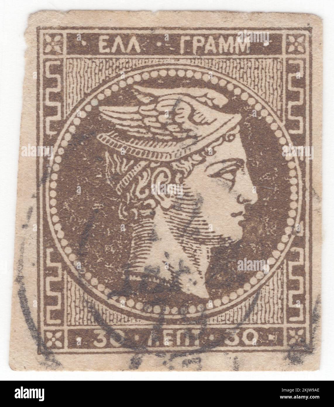 GRECIA - 1875: Un francobollo arancione da 10 leptas raffigurante Hermes (Mercurio), divinità olimpica nell'antica religione e mitologia greca. Membro delle dodici Olimpiadi. Hermes è considerato l'araldo degli dei. È anche considerato il protettore di araldi umani, viaggiatori, ladri, mercanti e oratori. Egli è in grado di muoversi rapidamente e liberamente tra i mondi del mortale e del divino, aiutato dai suoi sandali alati. Hermes gioca il ruolo dello psychopomp o "guida allo spirito", un direttore d'anime nell'aldilà. Nel mito, Hermes funziona come emissario e messaggero degli dei Foto Stock