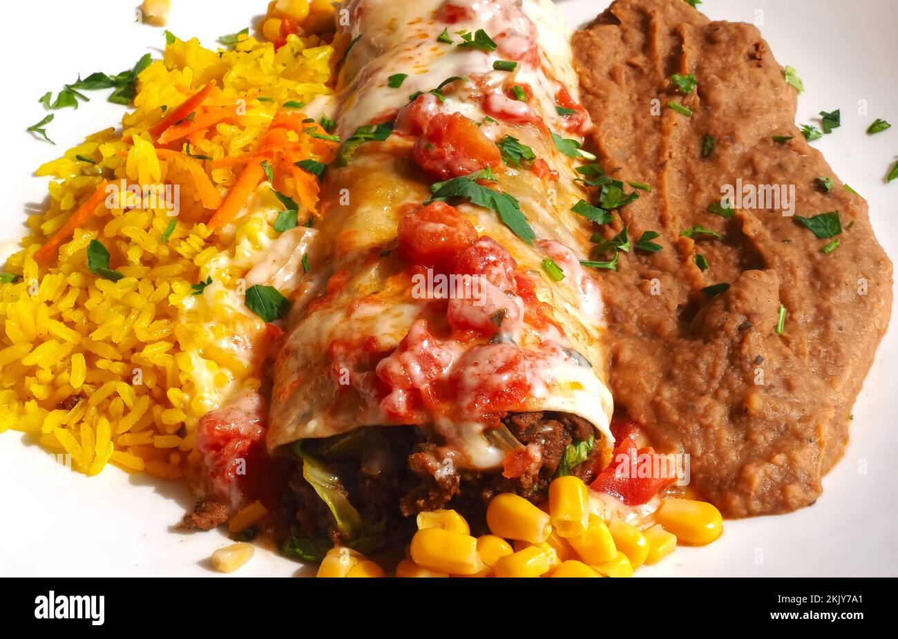burritos messicani con fagioli neri e riso Foto Stock