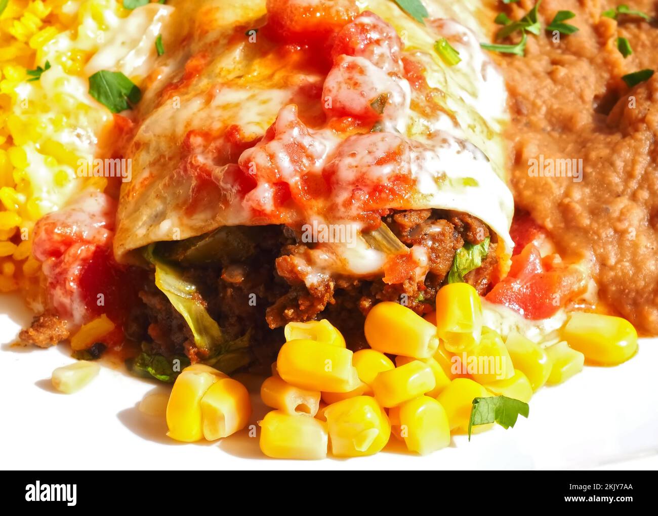 burritos messicani con fagioli neri e riso Foto Stock