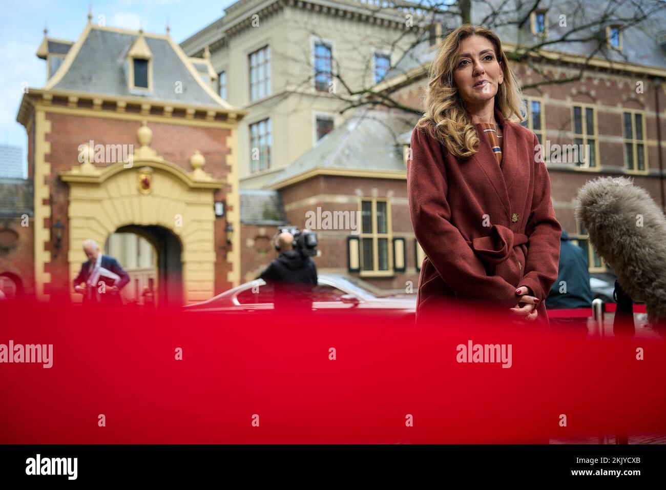 L'Aia, Paesi Bassi. 25th Nov 2022. L'Aia, Paesi Bassi. 25th Nov 2022. L'AIA - Dilan Yesilgoz, ministro della Giustizia e della sicurezza, parla alla stampa al Binnenhof prima del Consiglio settimanale dei ministri. ANP PHIL NIJHUIS netherlands OUT - belgium OUT Credit: ANP/Alamy Live News Credit: ANP/Alamy Live News Foto Stock