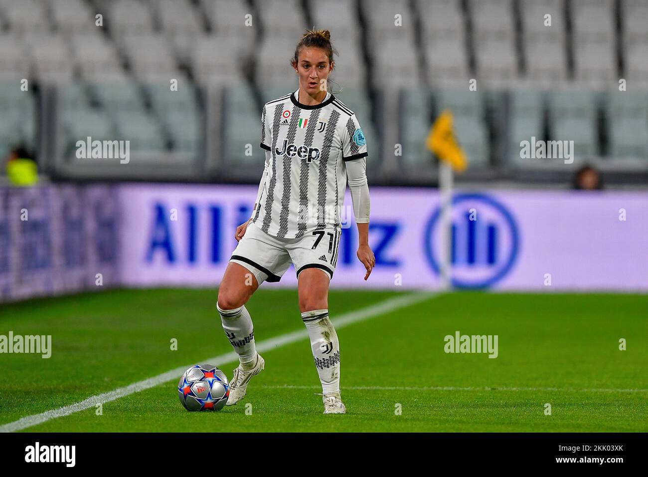 Torino, Italia. 24th Nov 2022. Martina Lenzini (71) della Juventus visto nella partita della UEFA Women's Champions League tra Juventus e Arsenal allo Stadio Juventus di Torino. (Photo Credit: Gonzales Photo/Alamy Live News Foto Stock