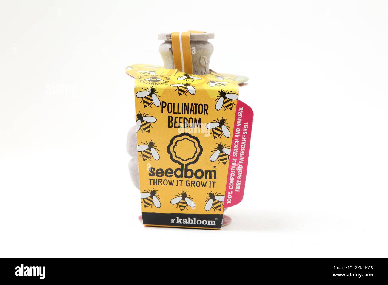 Pollinatore Beebom a base di amido biodegradabile guscio riempito con compost organico e semi selvatici per aiutare a salvare le api Foto Stock