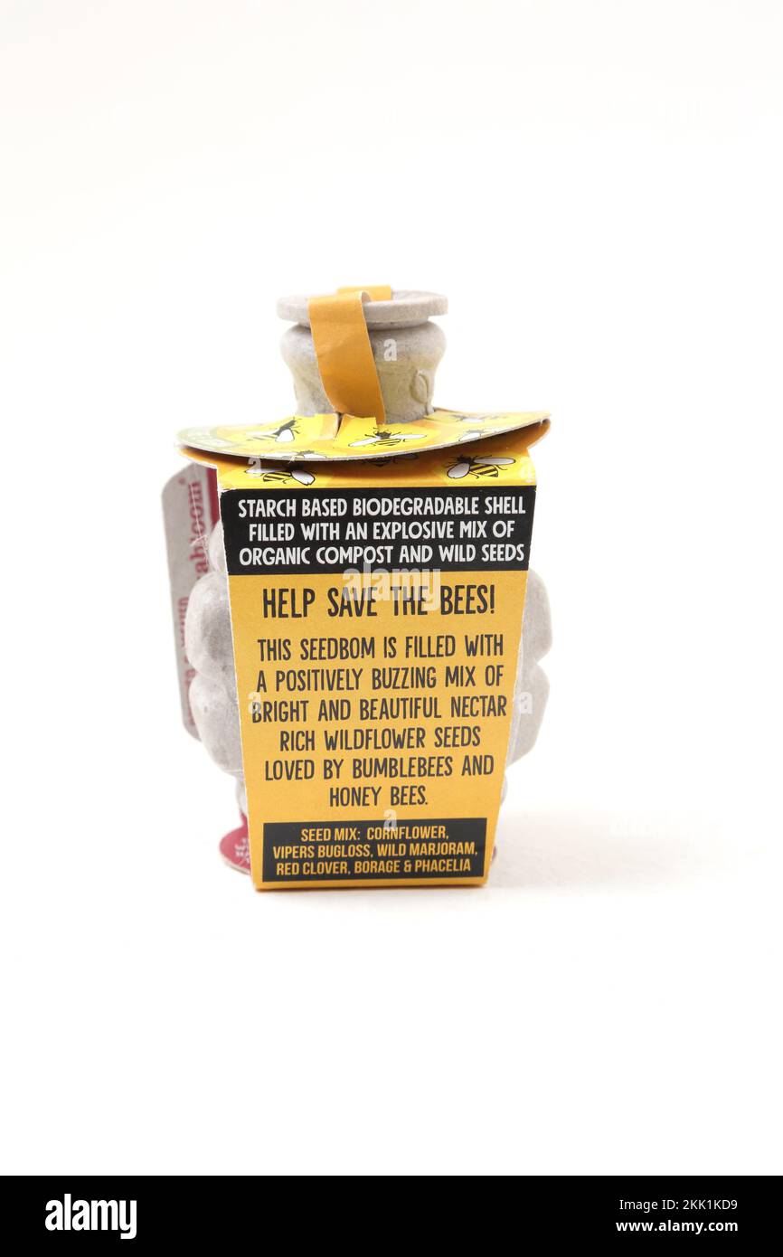 Pollinatore Beebom a base di amido biodegradabile guscio riempito con compost organico e semi selvatici per aiutare a salvare le api Foto Stock
