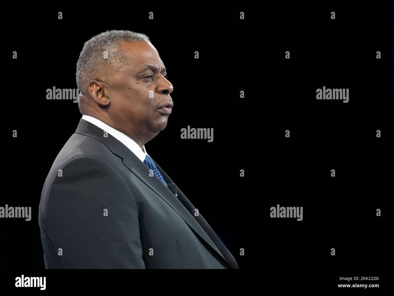 Il Segretario della Difesa Lloyd J. Austin III interviene all'Halifax International Security Forum in Nuova Scozia. STATI UNITI Il segretario alla difesa Lloyd Austin ha messo in guardia l’invasione russa dell’Ucraina offrendo un’anteprima di un mondo in cui i paesi armati di nucleare potrebbero minacciare altre nazioni e ha affermato che Pechino, come Mosca, cerca un mondo in cui potrebbe fare la cosa giusta. Austin ha fatto le sue osservazioni all’annuale Halifax International Security Forum, che attira funzionari della difesa e della sicurezza dalle democrazie occidentali. Foto Stock