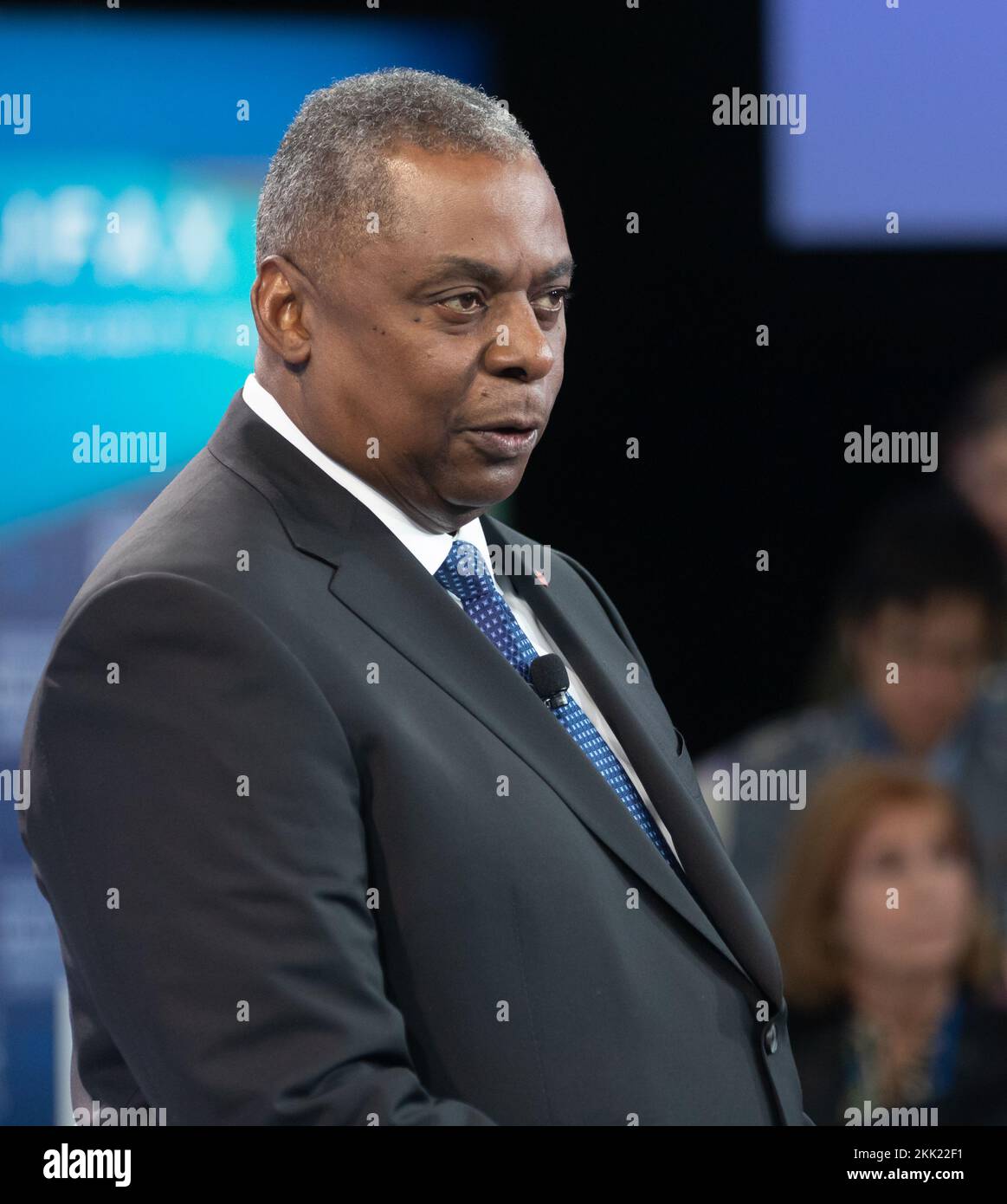 Il Segretario della Difesa Lloyd J. Austin III interviene all'Halifax International Security Forum in Nuova Scozia. STATI UNITI Il segretario alla difesa Lloyd Austin ha messo in guardia l’invasione russa dell’Ucraina offrendo un’anteprima di un mondo in cui i paesi armati di nucleare potrebbero minacciare altre nazioni e ha affermato che Pechino, come Mosca, cerca un mondo in cui potrebbe fare la cosa giusta. Austin ha fatto le sue osservazioni all’annuale Halifax International Security Forum, che attira funzionari della difesa e della sicurezza dalle democrazie occidentali. Foto Stock