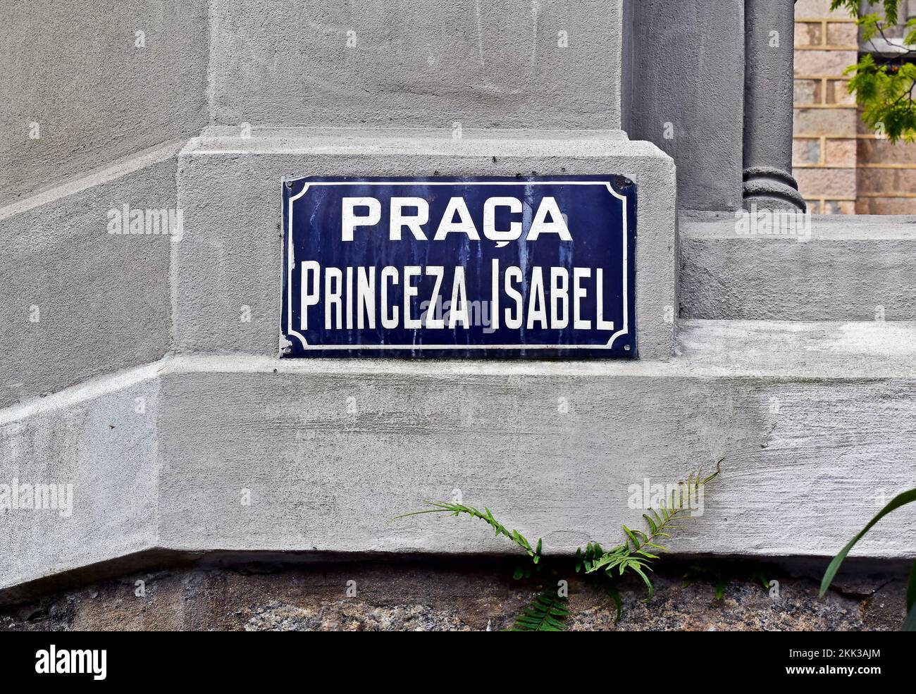 PETROPOLIS, RIO DE JANEIRO, BRASILE - 28 ottobre 2022: Cartello stradale nel centro storico della città Foto Stock