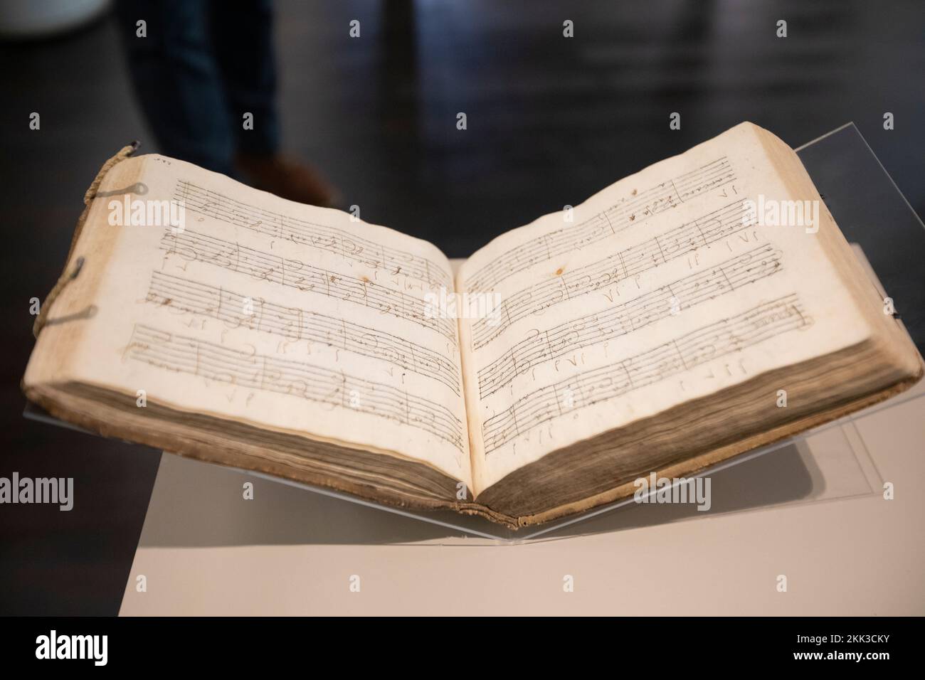 Edimburgo 27th ottobre. Scozia. REGNO UNITO. La musica di un manoscritto di 400 anni è esposta al St Cecilia’s Hall, nel centro storico di Edimburgo. Il volume, Foto Stock