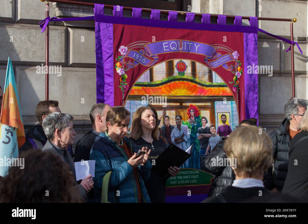 Londra, Regno Unito. 22nd Nov 2022. Dimostrazione al di fuori del Dipartimento per la Cultura Media e lo sport contro i tagli nel bilancio Arts Foto Stock