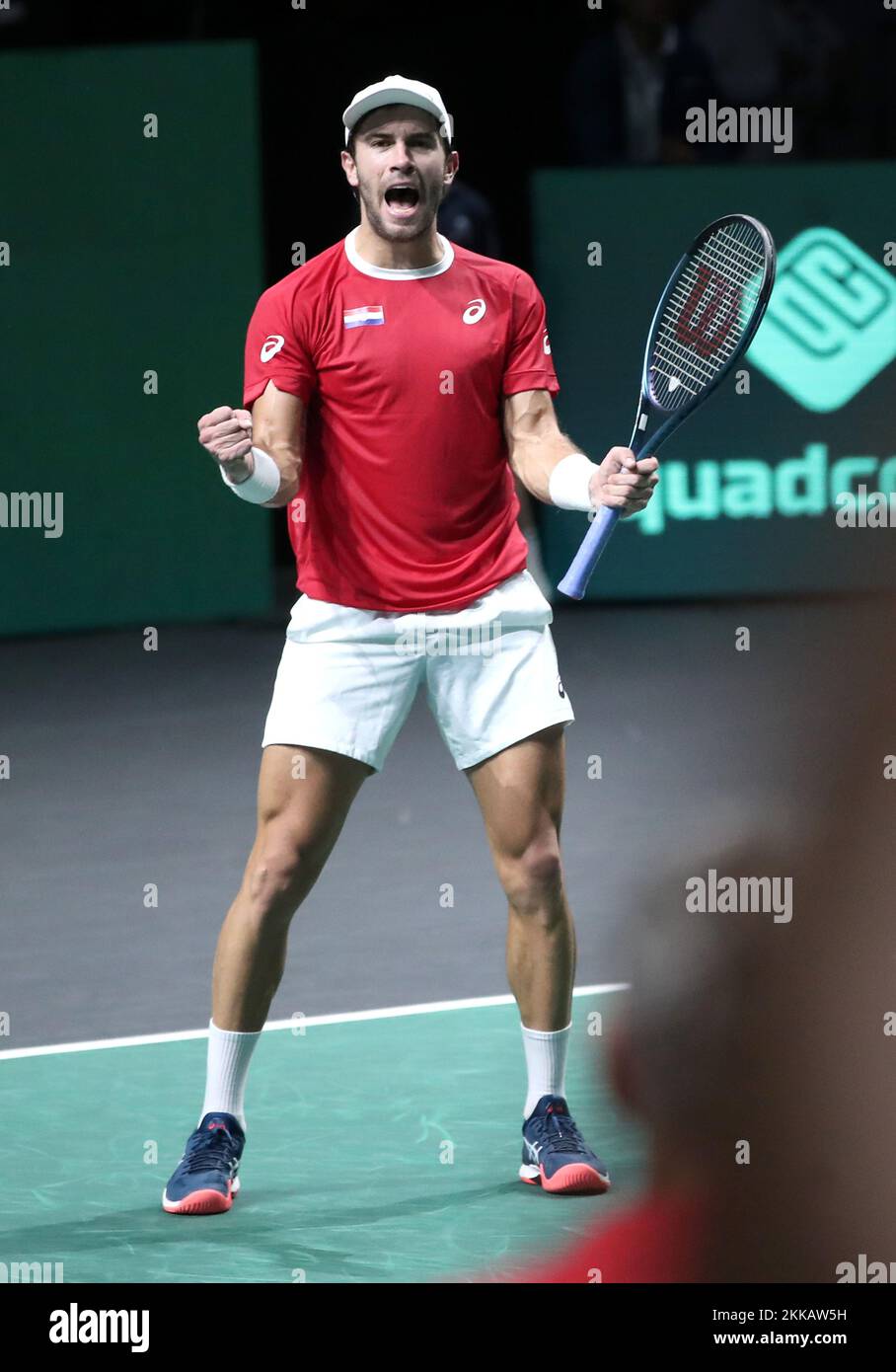 Borna Coric di Croazia festeggia durante la Coppa Davis di Rakuten Finals 2022 partita tra Australia e Croazia al Palacio de los Deportes Jose Maria Martin Carpena di Malaga, Spagna il 25 novembre 2022. Foto: Sanjin Strukic/PIXSELL Foto Stock