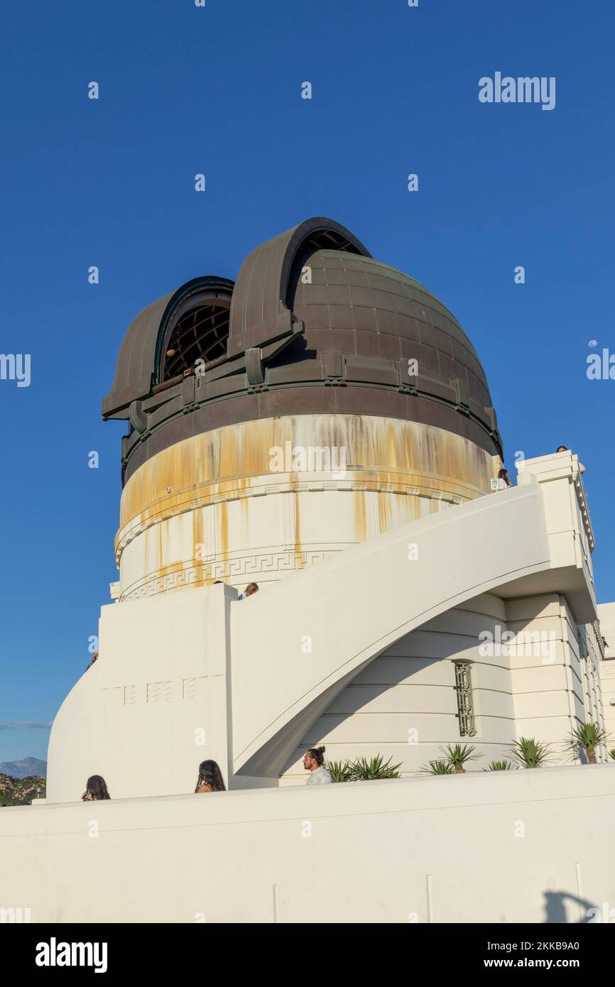 LOS ANGELES, USA - 17 MARZO 2019: LOS People al Griffith Observatory di Los Angeles al tramonto. L'osservatorio è aperto al pubblico con ingresso libero Foto Stock