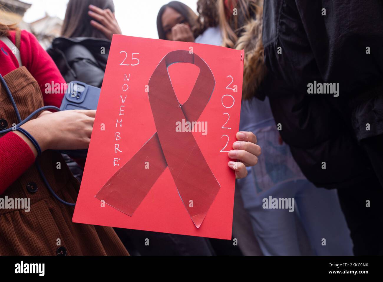 Iniziativa organizzata in Piazza Sempione a Roma da studenti di alcune scuole in occasione della Giornata Mondiale contro la violenza contro le Donne (Foto di Matteo Nardone / Pacific Press/Sipa USA) Foto Stock