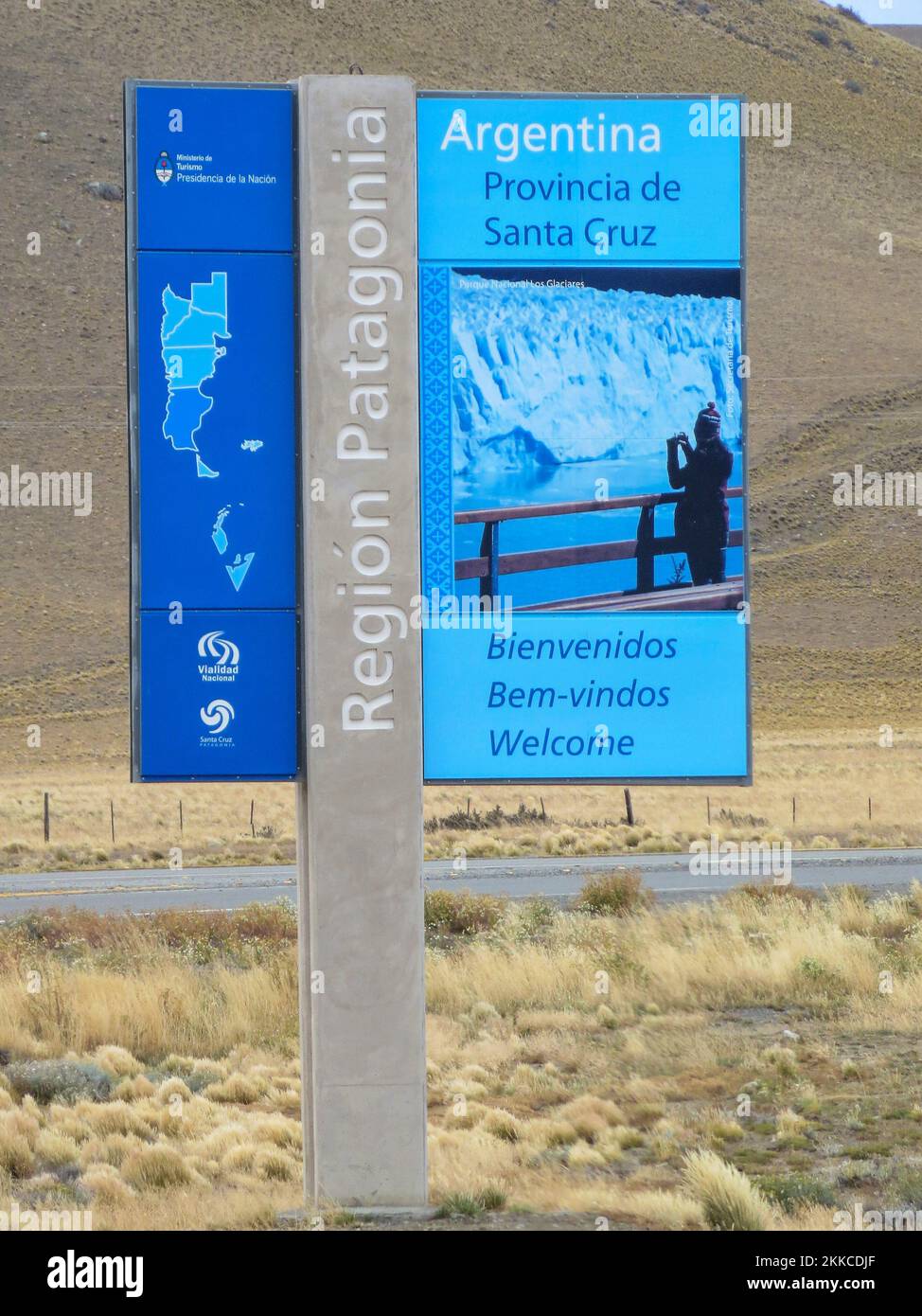 Santa Cruz, Argentina - 22 febbraio 2018: Cartello di benvenuto sulla famosa Route 71 in Patagonia, Argentina Foto Stock