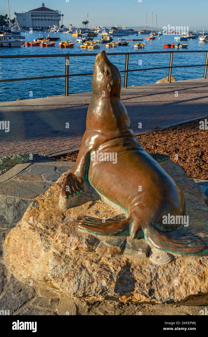 California, Catalina Island, Avalon Harbor, Old ben Park, scultura in bronzo con leoni marini Foto Stock