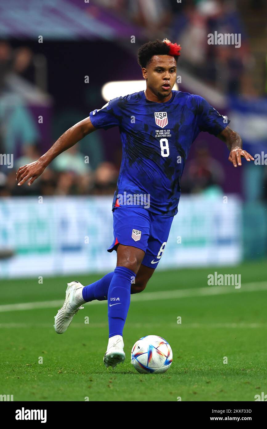 Doha, Qatar. 25th Nov 2022. Weston McKennie degli Stati Uniti in azione durante la partita del Gruppo B della Coppa del mondo FIFA 2022 allo stadio al Bayt di Doha, in Qatar, il 25 novembre 2022. Foto di Chris Brunskill/UPI Credit: UPI/Alamy Live News Foto Stock