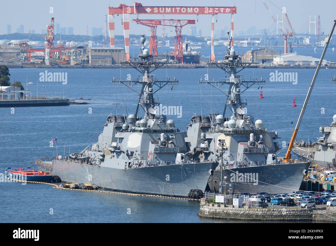 Prefettura di Kanagawa, Giappone - 03 maggio 2022: US Navy USS Higgins (DDG-76) e USS Milius (DDG-69), cacciatorpediniere di classe Arleigh Burke. Foto Stock