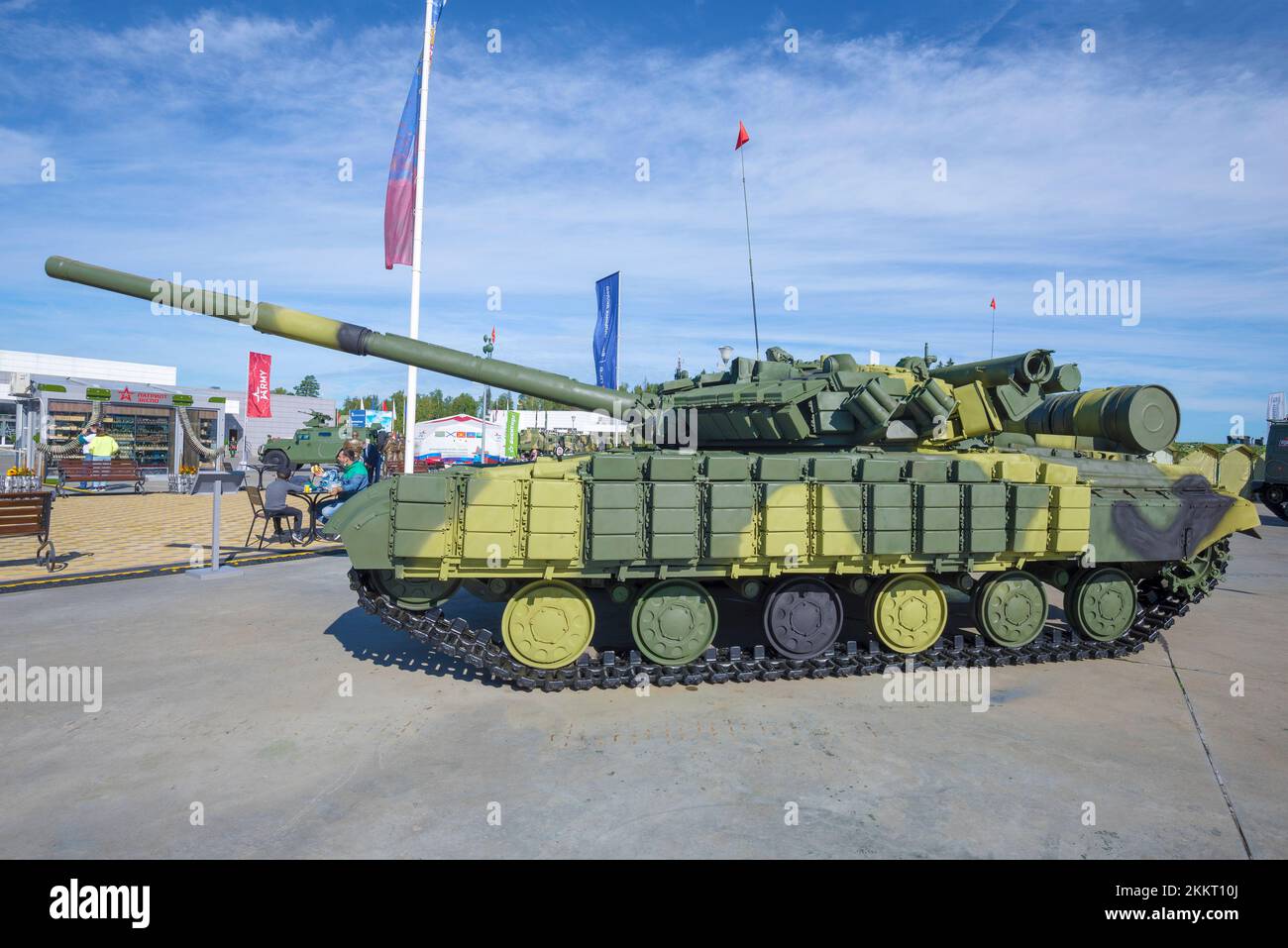 REGIONE DI MOSCA, RUSSIA - 27 AGOSTO 2020: Carro armato sovietico T-64B1 (oggetto 437) al forum militare-tecnico internazionale dell'Army-2020 Foto Stock