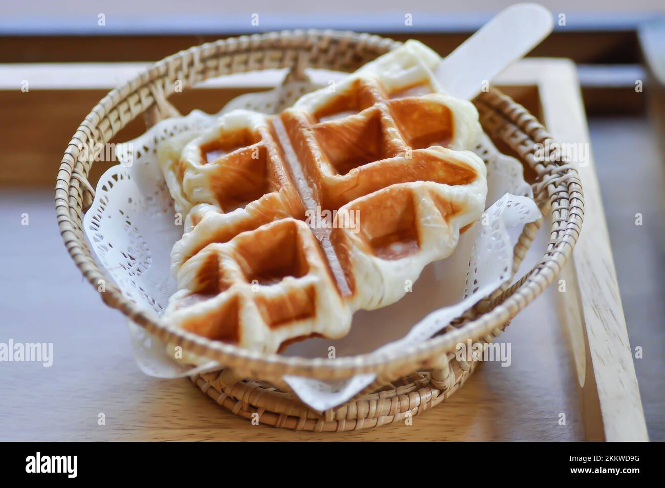 Crostini o waffle o croissant, croissant francese o pane francese da servire Foto Stock