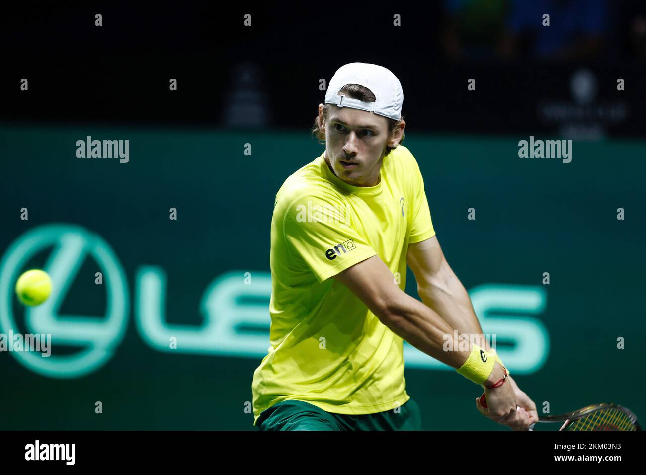 Malaga, Spagna. 25th Nov 2022. Alex de Minaur d'Australia in azione contro Marin Cilic di Croazia durante la seconda partita di tennis dalla Coppa Davis Finals 2022, turno di semifinali, disputata tra Australia e Croazia il 25 novembre 2022 al Palacio de Deportes Martin Carpena padiglione a Malaga, Spagna - Foto: Oscar J Barroso/DPPI/LiveMedia Credit: Agenzia indipendente per le foto/Alamy Live News Foto Stock