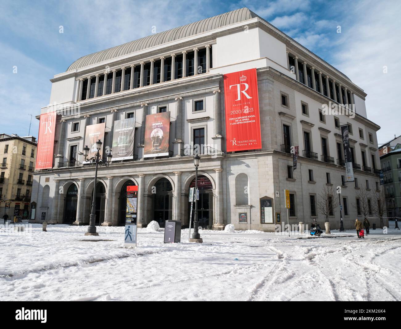 Plaza de Isabel II nevada. Madrid. España Foto Stock