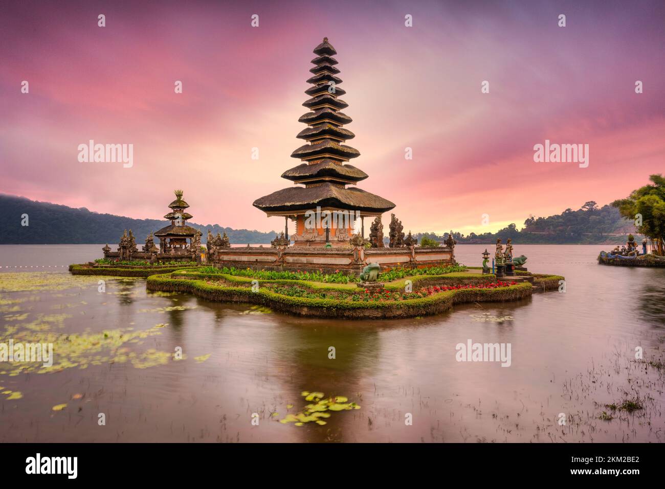 Tempio pura Ulun Danu su un lago Beratan a Bali Indonesia Foto Stock