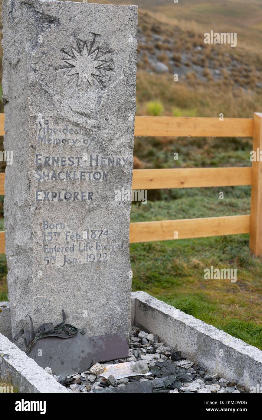 Tomba di Sir Ernest Shackleton al cimitero di Grytvikens nella Georgia del Sud Foto Stock