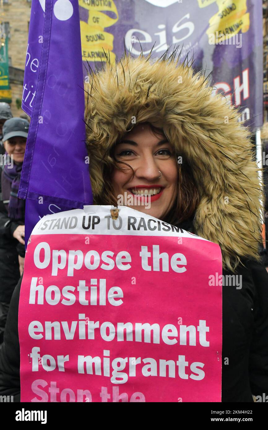 Glasgow Scozia, Regno Unito 26 novembre 2022. LA MANIFESTAZIONE CONTRO il razzismo del GIORNO DI STUC St Andrews si svolge a glasgow Green e si svolge un raduno contro il razzismo e il facismo, dirigendosi verso il centro della città fino a Bath Street. credito sst/alamy notizie dal vivo Foto Stock