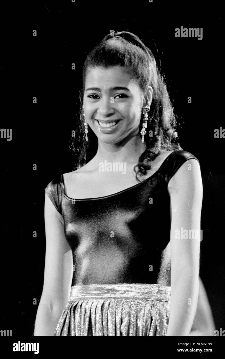 **FILE PHOTO** Irene Cara è scomparse a 63. Irene Cara suona in oro solido nel credito del 1984: Ron Wolfson/MediaPunch Foto Stock