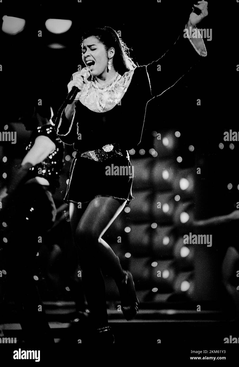 **FILE PHOTO** Irene Cara è scomparse a 63. Irene Cara suona in oro solido nel credito del 1984: Ron Wolfson/MediaPunch Foto Stock