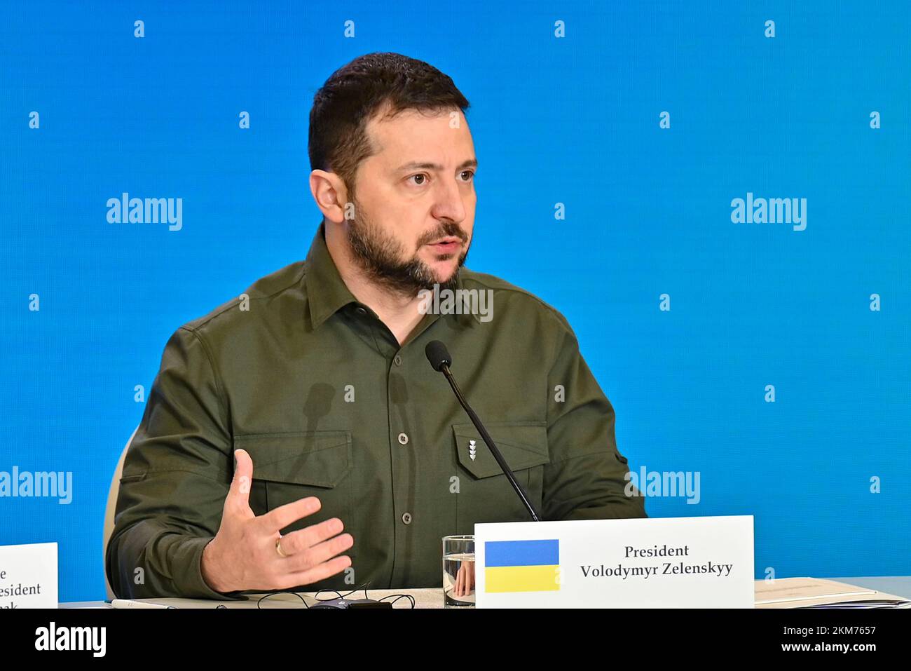 Kiev, Ucraina. 26th Nov 2022. Il presidente ucraino Volodymyr Zelenskyy, consegna il discorso di apertura al vertice internazionale inaugurale della sicurezza alimentare sotto il grano dall'Ucraina programma umanitario dal Palazzo Mariinsky, 26 novembre 2022 a Kyiv, Ucraina. Il vertice è il 90th° anniversario della carestia dell'Holodomor che ha ucciso milioni di ucraini sotto il leader sovietico Joseph Stalin. Credit: Presidenza Ucraina/Ufficio stampa presidenziale Ucraina/Alamy Live News Foto Stock