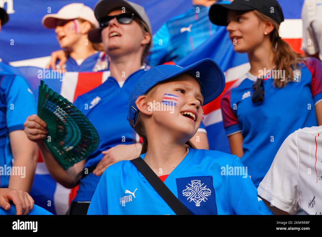 ROTHERHAM, REGNO UNITO - LUGLIO 18: Tifosi e sostenitori dell'Islanda prima della partita euro 2022 del Gruppo D - UEFA Women's TRA Islanda e Francia al New York Stadium il 18 Luglio 2022 a Rotherham, Regno Unito (Foto di Joris Verwijst/Orange Pictures) Foto Stock
