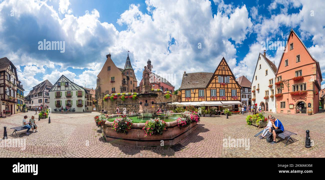 Eguisheim (Egisheim): Castello di Saint-Leon, cappella di Saint Leo e fontana in Alsazia (Elsass), Alto Reno (Oberelsass), Francia Foto Stock