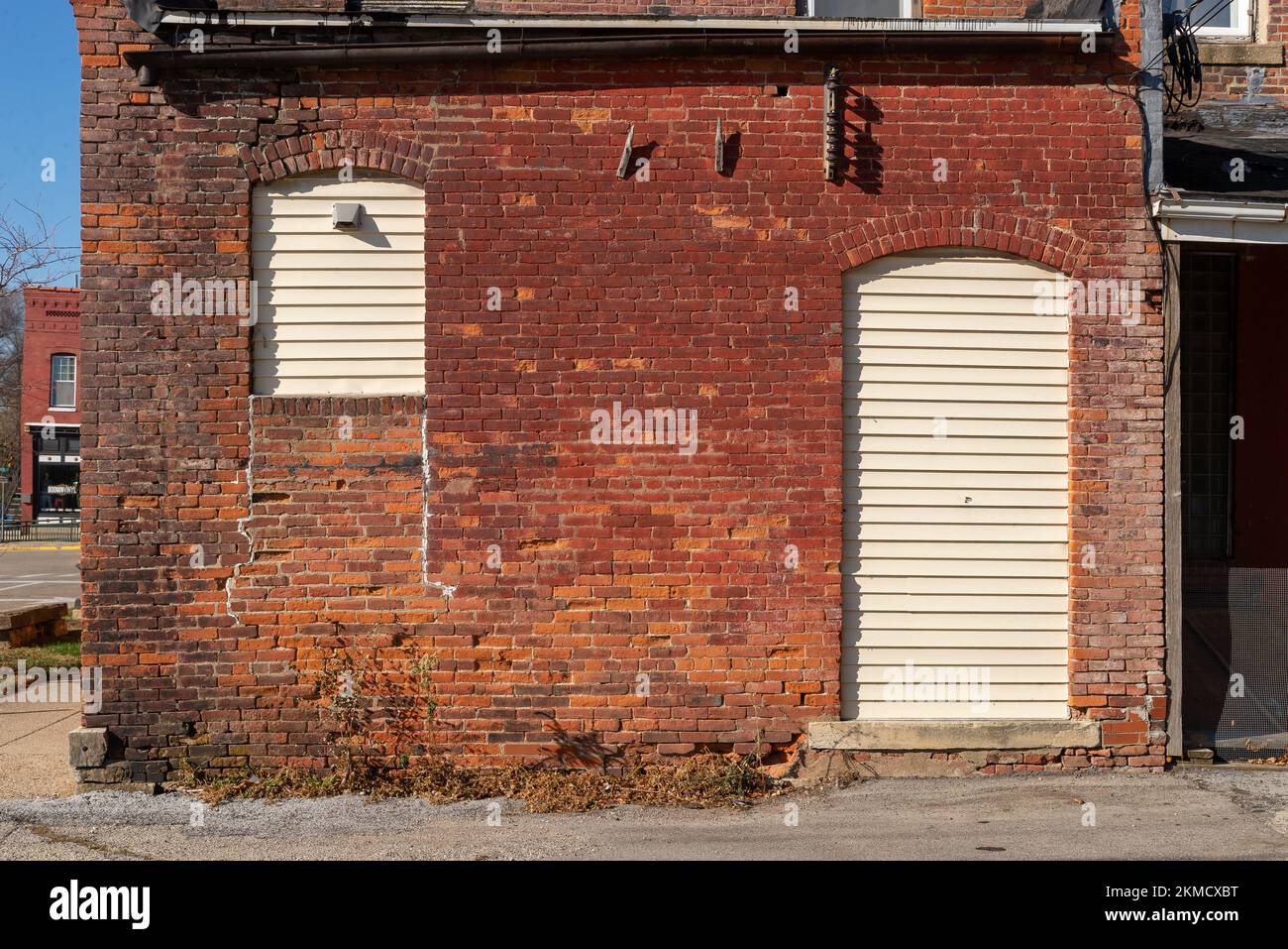 Esterno di un vecchio edificio in mattoni a Marsiglia, Illinois, USA. Foto Stock