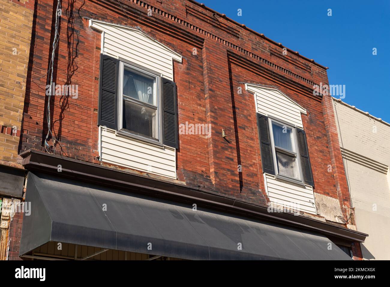 Esterno di un vecchio edificio in mattoni a Marsiglia, Illinois, USA. Foto Stock