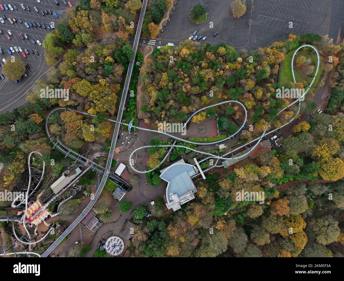 Immagini aeree del drone di Alton Towers Inclduing Closurers invernali, mercatino di Natale, Lightopia e Air Galatica Rollercoaster Foto Stock