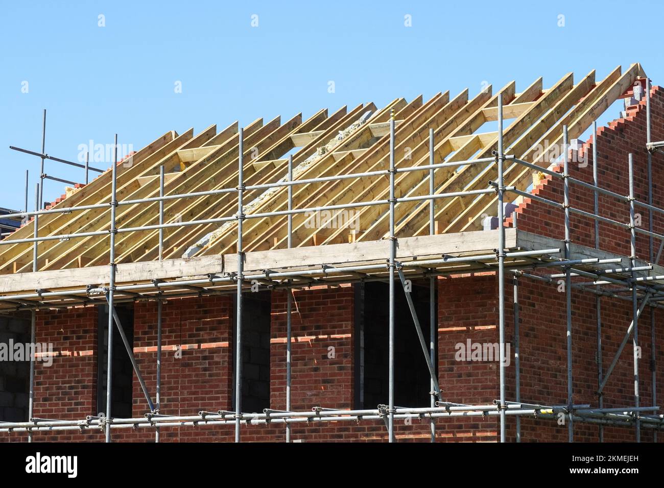 Nuova costruzione di tetti in casa sito, struttura in legno di una nuova costruzione casa, Londra Inghilterra Regno Unito Regno Unito Foto Stock