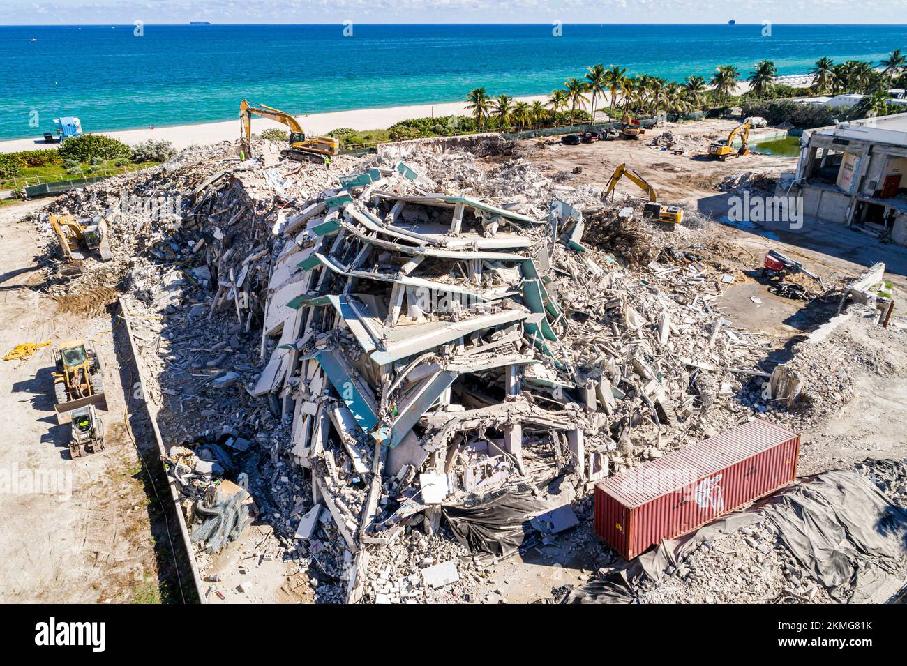 Miami Beach, Florida, Collins Avenue, dopo gli storici hotel di Deauville Beach Resort, hotel che ospitano implosione, macerie, demolizione, rimozione di detriti, vista aerea Foto Stock