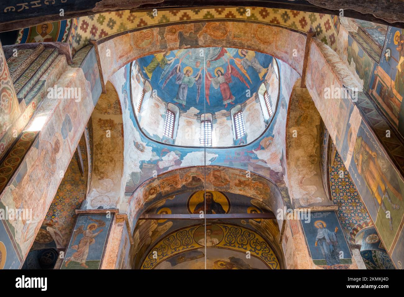 Antichi affreschi cristiani all'interno della chiesa del monastero di San Cirillo a Kyiv, Ucraina Foto Stock