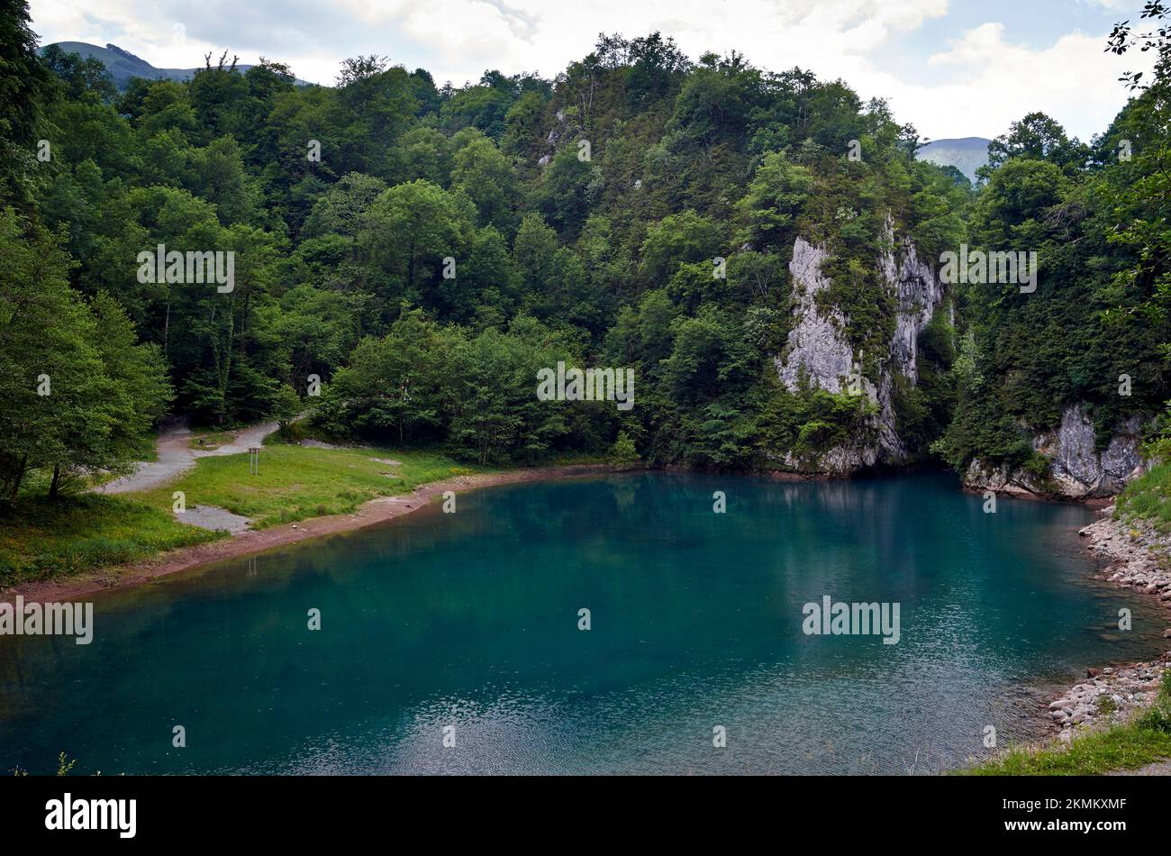 garganta de kakueta,pirineo francés,rio,cascada,cañon,senderismo Foto Stock