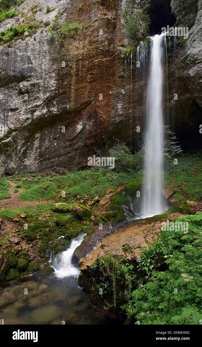 garganta de kakueta,pirineo francés,rio,cascada,cañon,senderismo Foto Stock