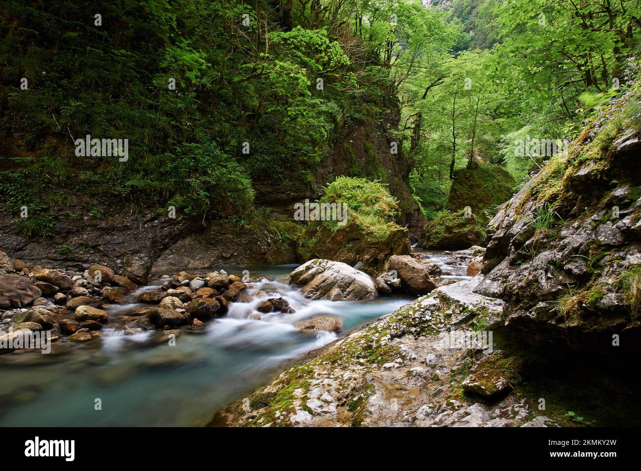 garganta de kakueta,pirineo francés,rio,cascada,cañon,senderismo Foto Stock