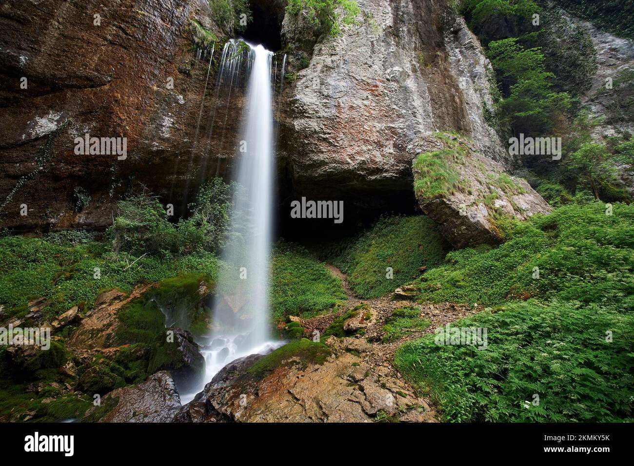 garganta de kakueta,pirineo francés,rio,cascada,cañon,senderismo Foto Stock