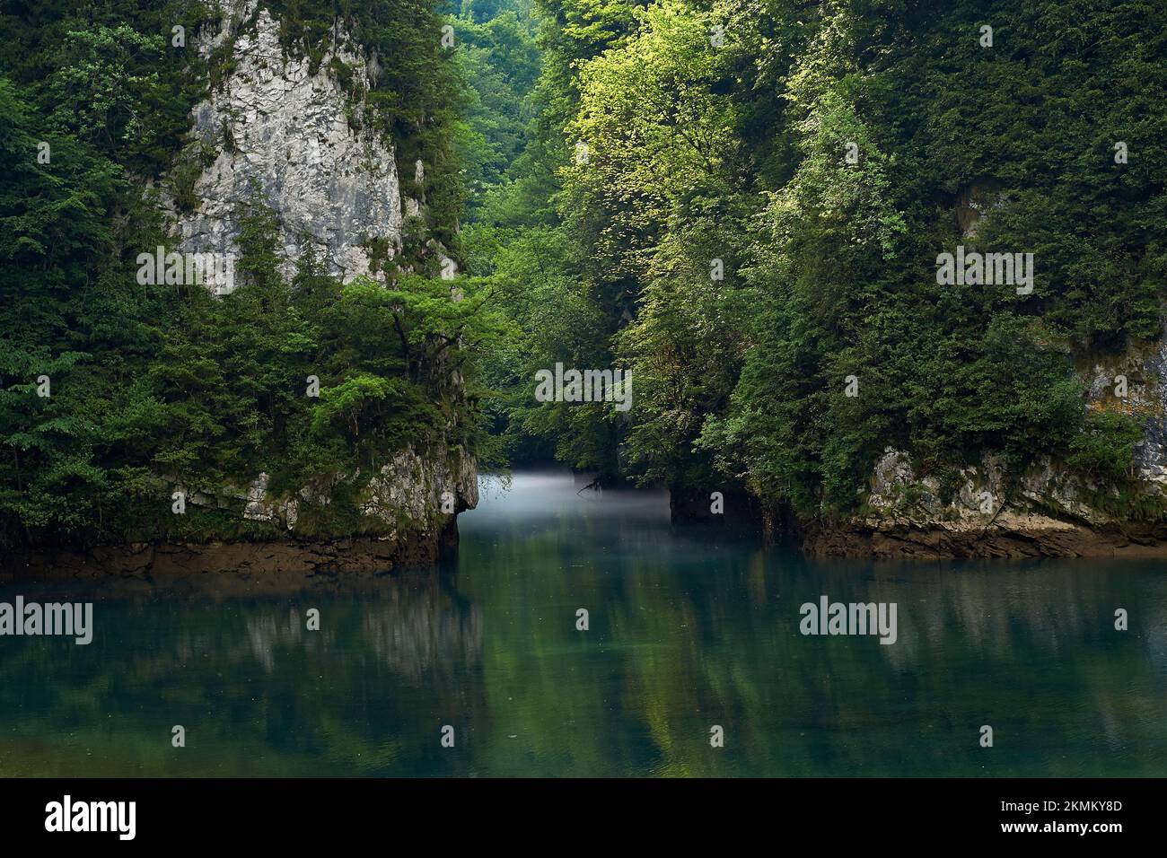 garganta de kakueta,pirineo francés,rio,cascada,cañon,senderismo Foto Stock
