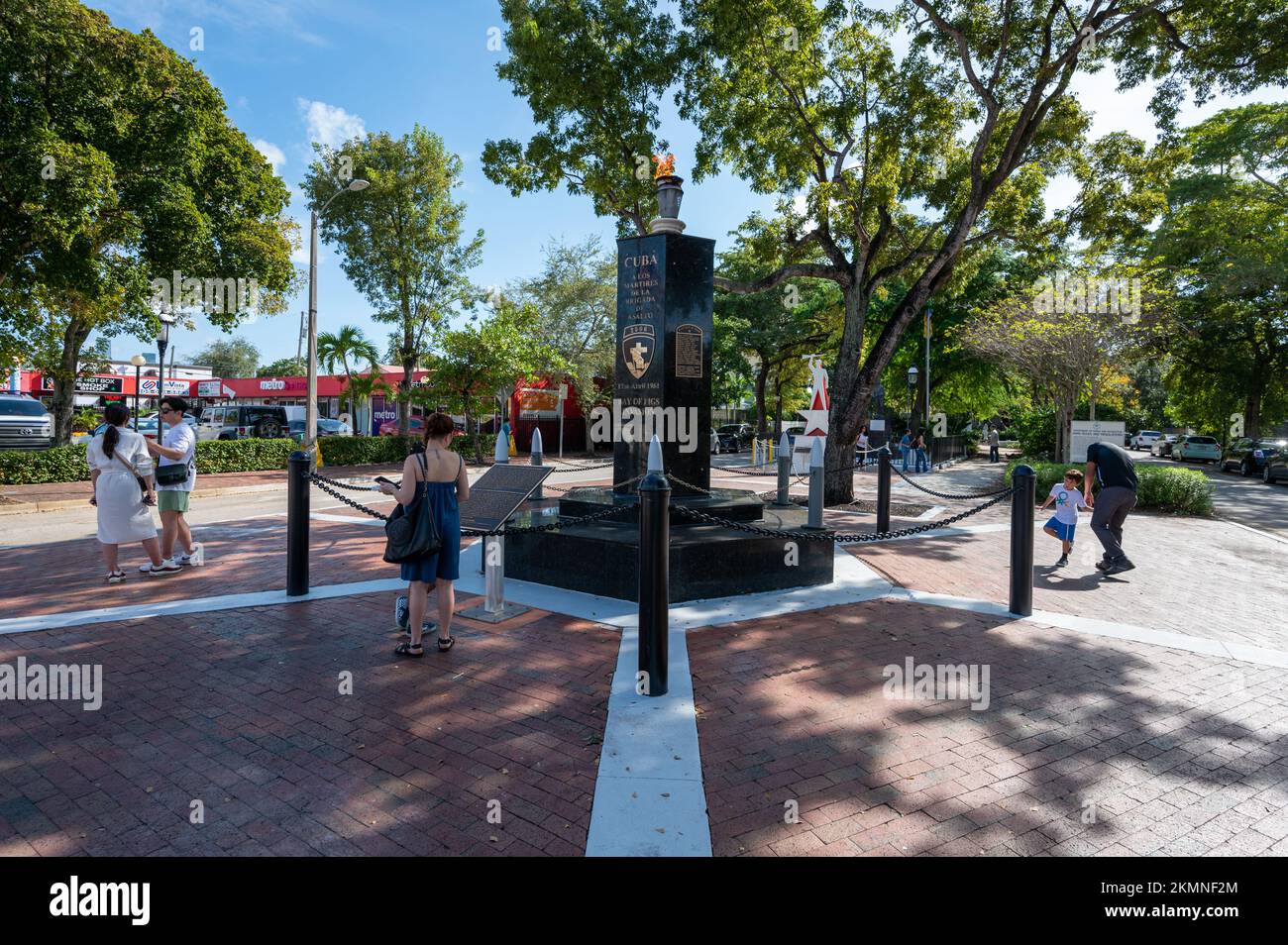 Miami, Florida - 11-26-2022 - Monumento su Calle Ocho a Brigade 2506 coinvolto nella Baia dei porci invasione di Cuba il 17 aprile 1961. Foto Stock