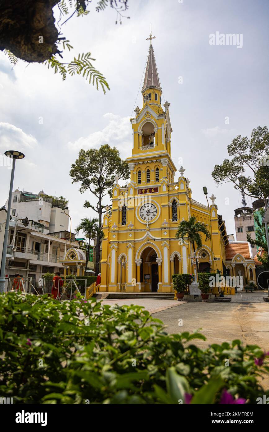 Ho Chi Minh City, Vietnam - 8 novembre 2022: Chiesa di San Francesco Saverio nel distretto 5 a Saigon. Il nome locale è Nha Tho Phanxico Xavie. Chris Foto Stock