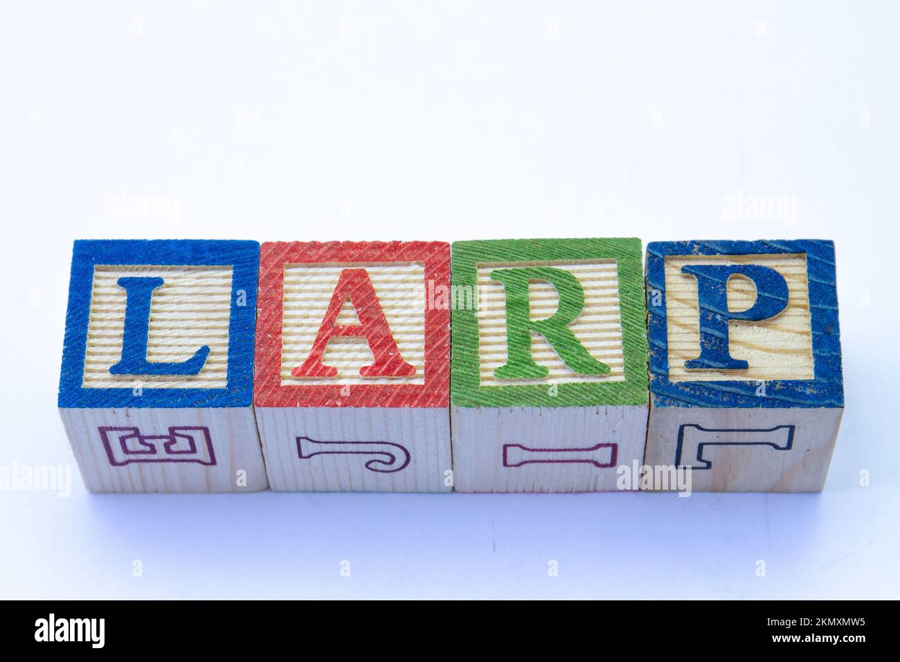 Il termine larp viene visualizzato visivamente su uno sfondo chiaro con spazio di copia Foto Stock