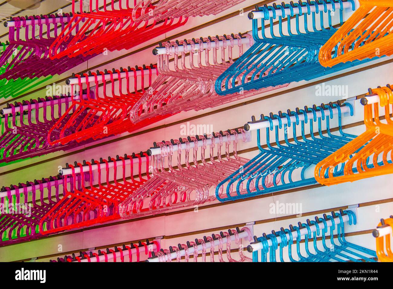 Grucce colorate verdi, blu, arancioni, rosa, bordeaux e rosse Foto Stock